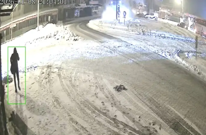 Elazığ’da buzlanma nedeniyle kayan tır KGYS direğine çarptı: 1 yaralı
