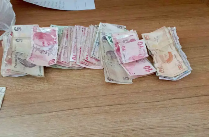 Elazığ’da dilencinin ‘bebek arabası’ hilesi zabıtaya takıldı
