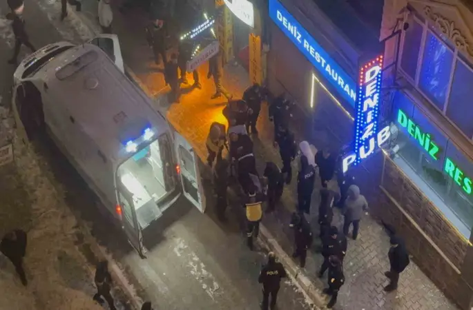 Elazığ’da eğlence mekanında bıçaklı ve sopalı kavga: 4 yaralı
