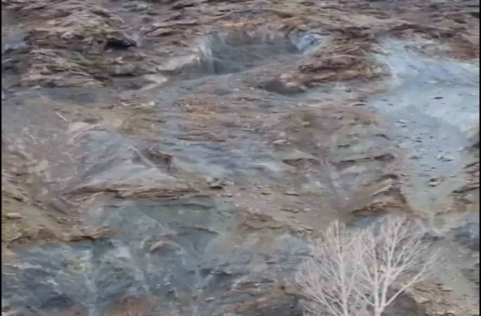 Elazığ’da heyelan anı kamerada
