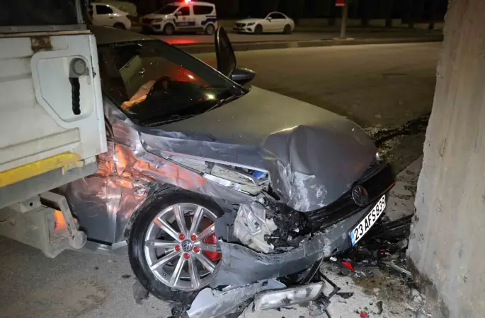 Elazığ’da pikap ile otomobil çarpıştı: 5 yaralı
