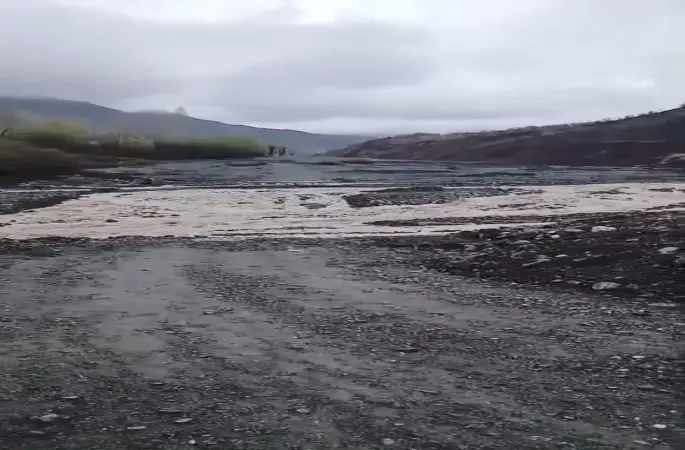 Elazığ’da selden dolayı kapanan yolda çalışma başlatıldı
