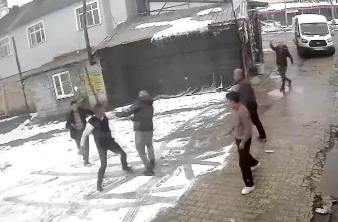 Elazığ’daki kavga, tuvaletini duvara yapan yolcu nedeniyle çıkmış
