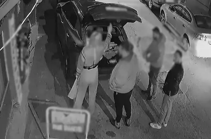 Ellerinde beyzbol sopası yüzlerinde kar maskesiyle gece yarısı vatandaşa kabusu yaşattılar