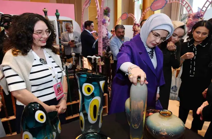 Emine Erdoğan, TOGEM-DER’in geleneksel "Cemre Çarşısı"nın açılışına katıldı
