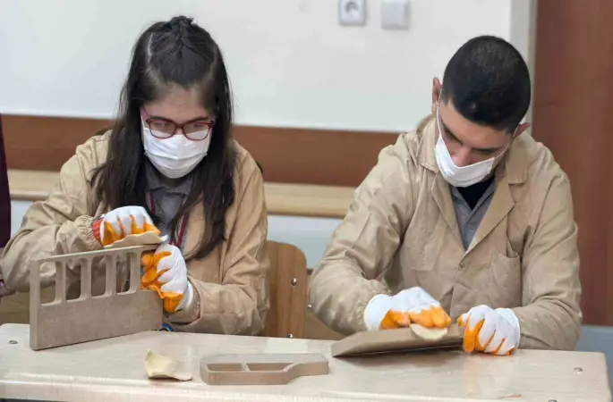 Engelleri ahşapla aşıyorlar: Siverek’te öğrencilerden sanata dokunuş
