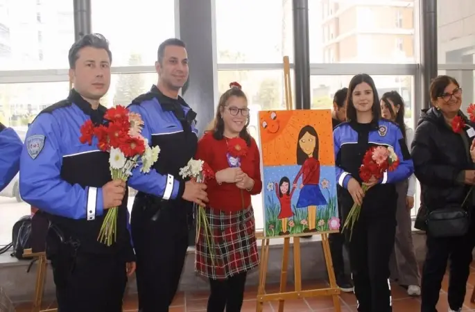 Engelli çocuklardan "Şiddete karşı sevgi" sergisi
