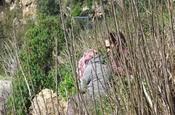 Engelli oğlu için falezlere çıktı, 2 saatte ikna edildi
