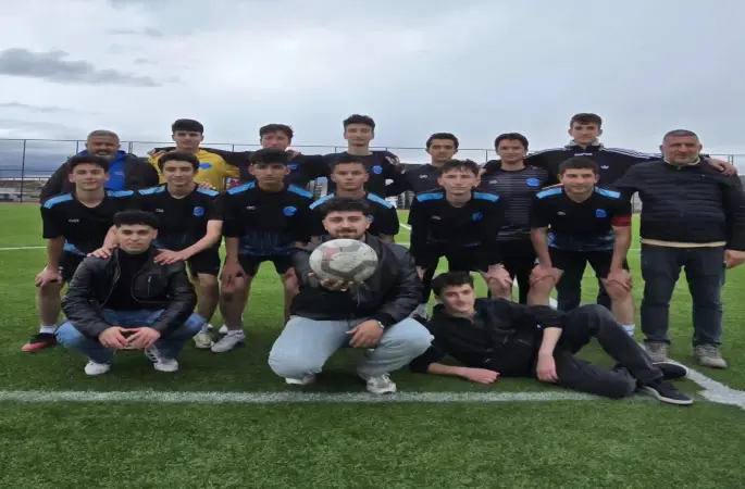 Erzincan Fen Lisesi futbol takımı il birincisi oldu
