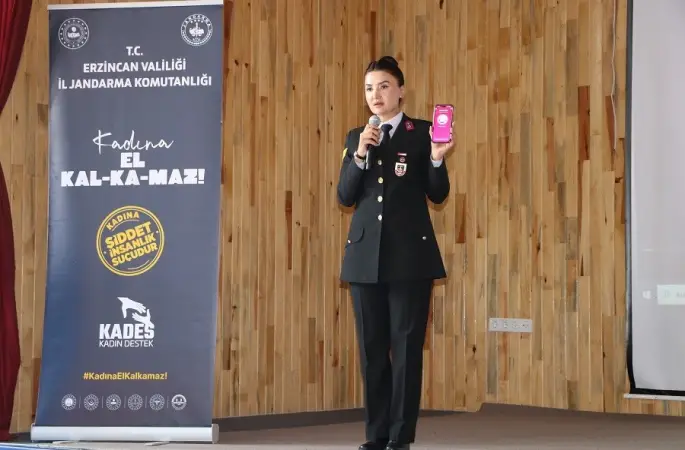 Erzincan jandarmasından KYK öğrencilerine güvenlik ve bağımlılıkla mücadele eğitimi
