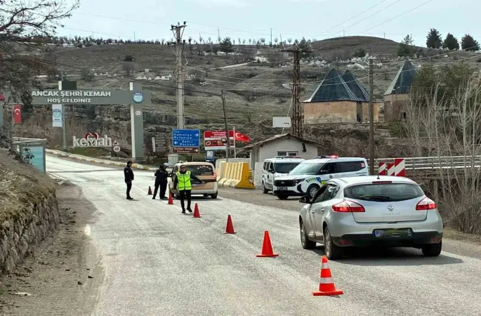 Erzincan’da bayram trafiğinde güvenlik uygulaması
