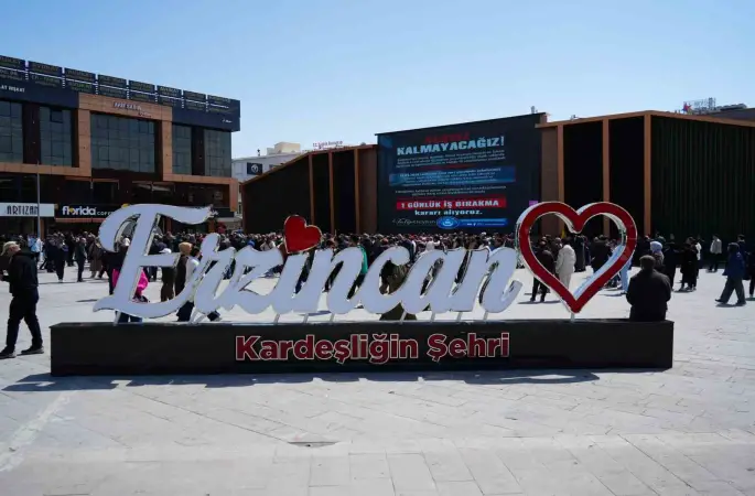 Erzincan’da öğretmenler şiddete karşı toplandı
