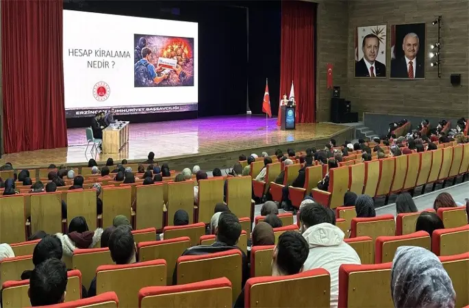 Erzincan’da siber suçlara karşı bilgilendirme paneli düzenlendi
