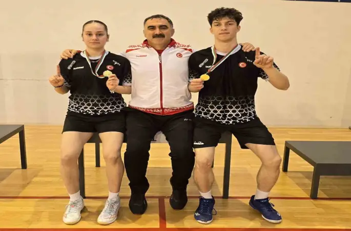 Erzincanlı genç badmintoncular Avrupa’da 3 madalya kazandı
