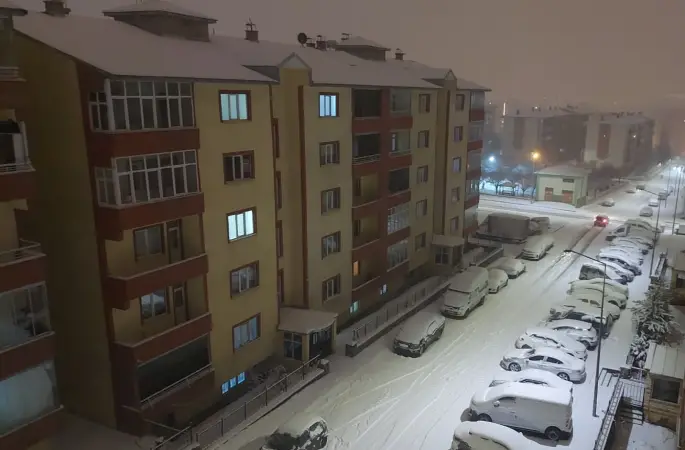 Erzurum merkezde taşımalı eğitime kar yağışı nedeniyle bir gün ara
