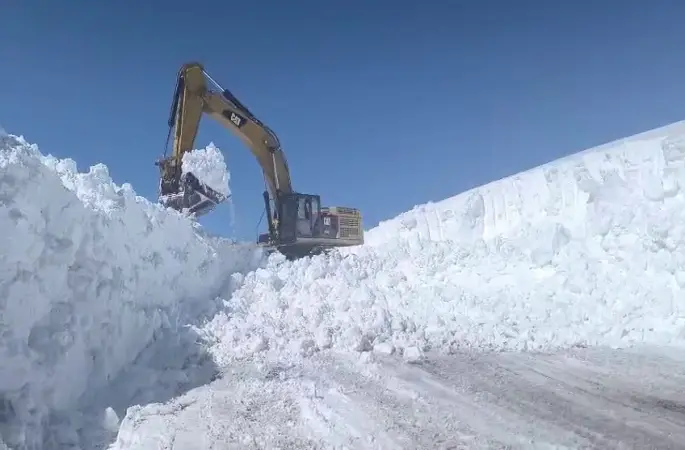 Erzurum’da 2 bin 900 rakımda karla mücadele
