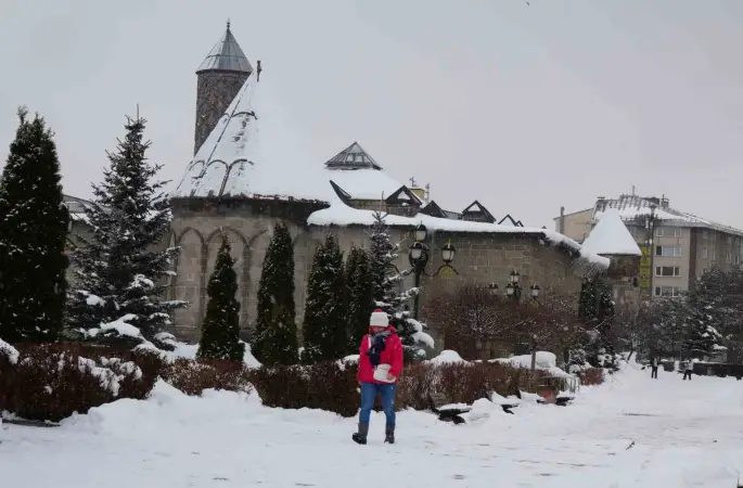 Erzurum’da 84 köy yolu kardan ulaşıma kapandı

