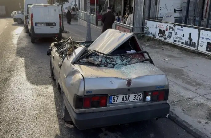 Esenyurt’ta mahalleli fırtınayı anlattı; "Toz duman içerisinde kaldık"
