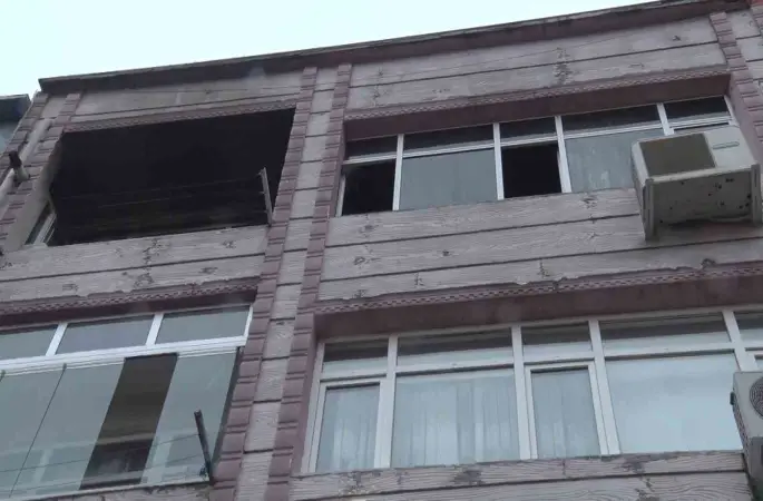 Eşini öldürüp evi ateşe verdi
