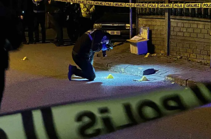 Eşinin KADES ihbarıyla eve gelen polislere ateş açtı
