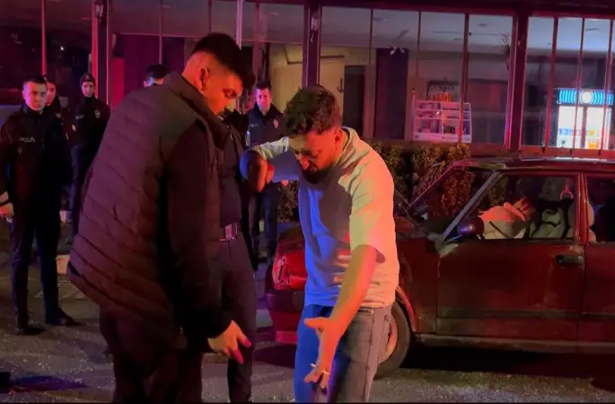 Eşinin yanında darp edildiğini iddia etti, öfkesini aracına zarar verip çıkardı...
