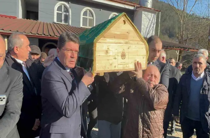 Eski Adalet Bakanı Tunç’un acı günü
