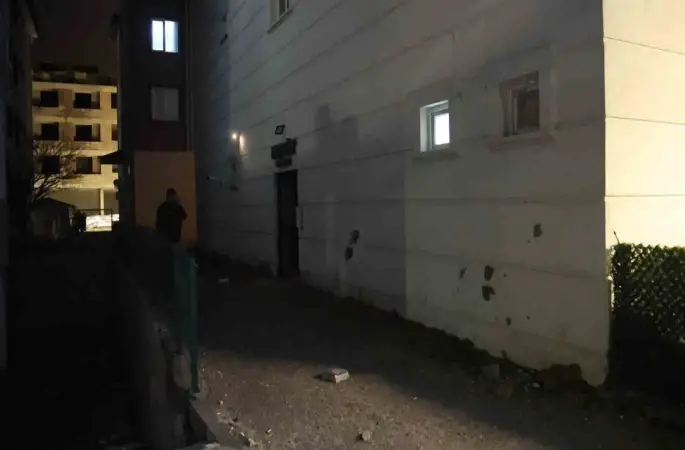 Eski eş dehşet saçtı: Taşla saldırdı, ağır yaraladı
