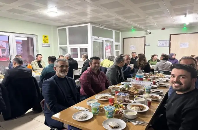 Eskişehir İl Sağlık Müdürü Bildirici, Beylikova’da sağlık çalışanlarıyla iftarda buluştu
