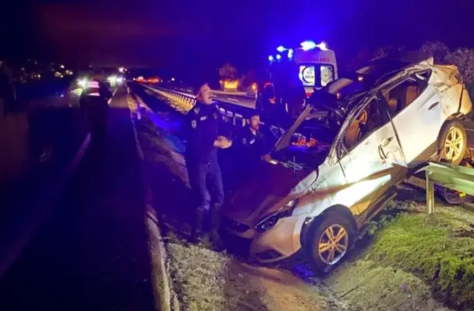 Eskişehir Yolu üzerinde meydana gelen trafik kazasında aynı aileden iki kişi yaşamını yitirirken, üç kişi yaralandı
