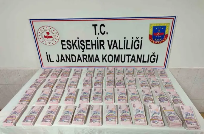 Eskişehir’de 1 milyon 940 bin TL sahte parayla 22 adet büyükbaş satın alan şüpheliler yakalandı
