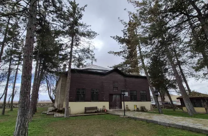 Eskişehir’de 129 yıllık tarihi cami bakımsızlıktan bu hale geldi
