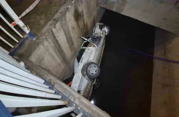 Eskişehir’de kontrolden çıkan otomobil sulama kanalına uçtu: 2 yaralı
