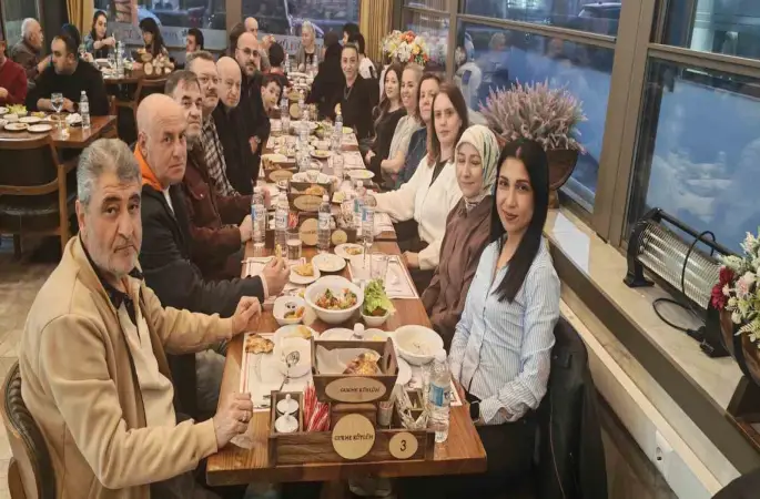 Eskişehir’de sürücü kursu öğretmen ve personeli geleneksel iftar yemeğinde buluştu
