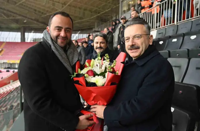 Eskişehirspor’dan Vali Hüseyin Aksoy’a veda
