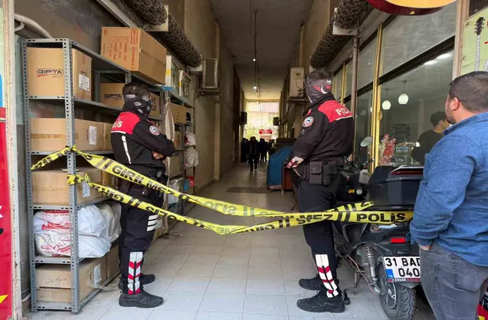 Esnaf iş yerinde ölü bulundu
