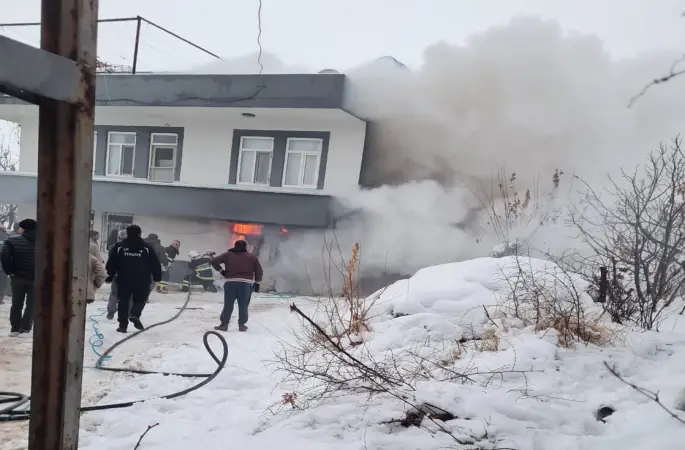 Evde çıkan yangın korkuttu
