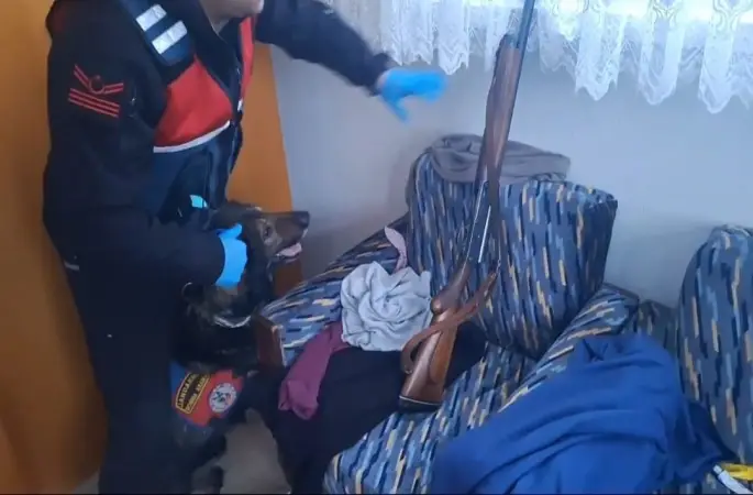 Evdeki cephanelik jandarma operasyonuyla ele geçirildi
