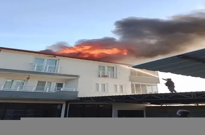 Evin çatısı küle döndü
