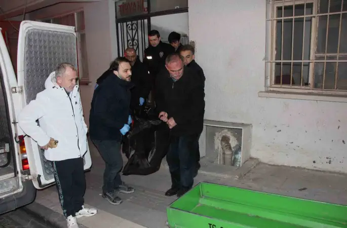 Evinde sahte içki içti, saatler sonra ölü bulundu
