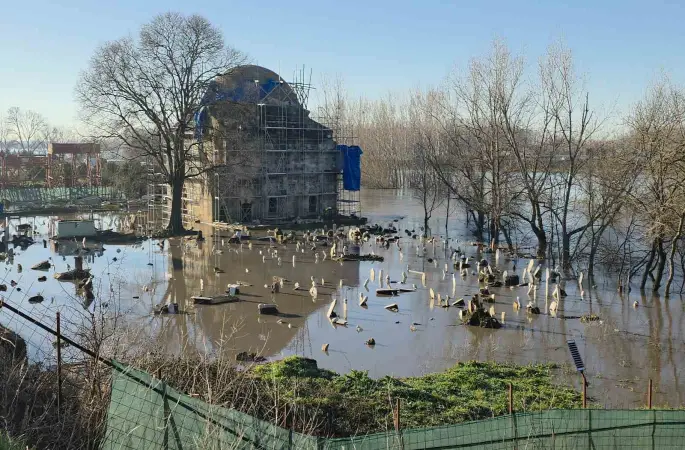 Evliya Kasım Paşa Camii şantiyesi sular altında
