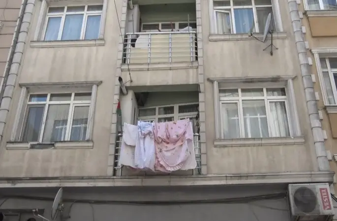 Fatih’te birinci kattan düşen 4 yaşındaki çocuk ağır şekilde yaralandı
