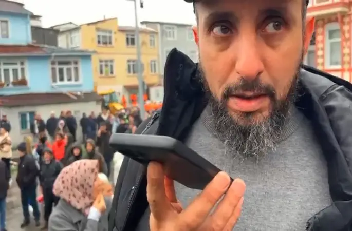 Fatih’te enkaz altındaki yakınıyla telefonda görüştü
