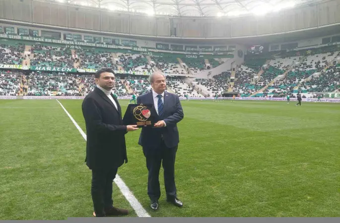 Fenerbahçe, Bursaspor ve Fatih Tekke’ye fair play ödülleri takdim edildi
