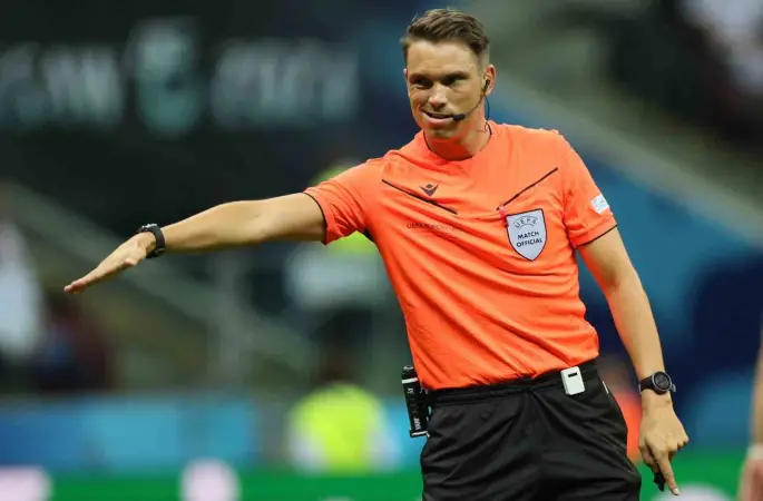 Fenerbahçe - Nottingham Forest maçının hakemi Sandro Scharer oldu
