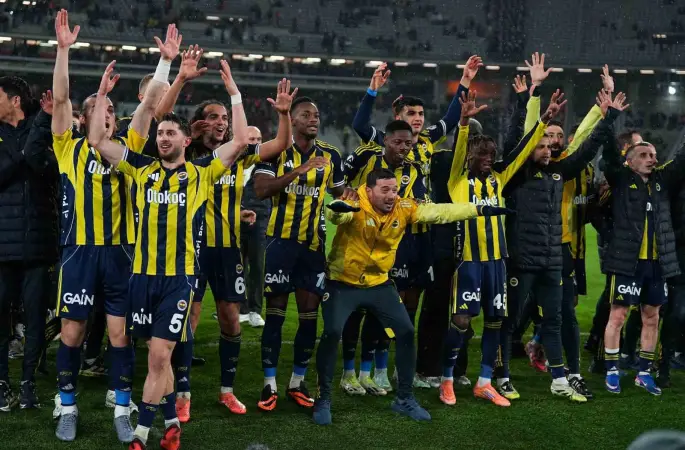 Fenerbahçe, Süper Kupa galibiyetini taraftarlarıyla yaşadı
