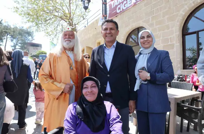 Festivalde Osmanlı geleneği yaşatıldı, ciğer tezgahları davul zurna ile şenlendi

