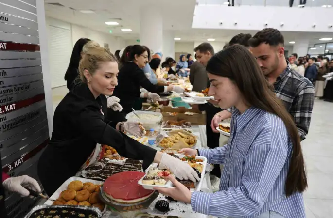 Fırat Üniversitesi’nde sınav öncesi öğrencilere 150 çeşit ev yemeği ikram edildi

