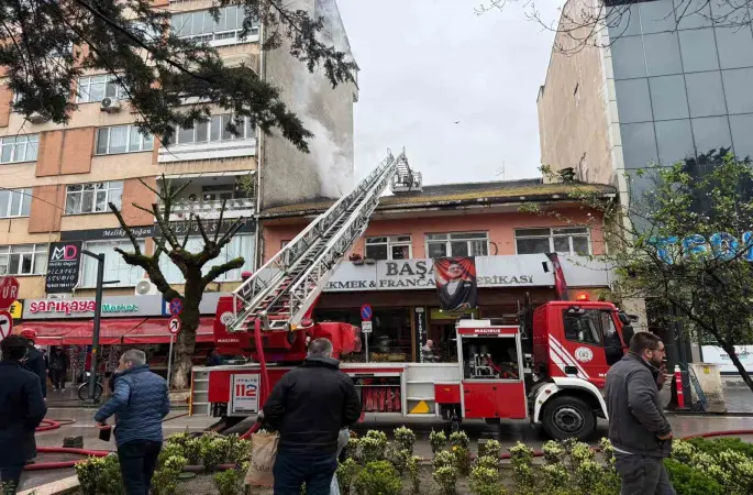 Fırının bacası tutuştu: 3 kişi dumandan etkilendi
