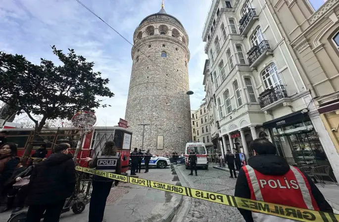 Galata Kulesi’nden atlayan kadın hayatını kaybetti
