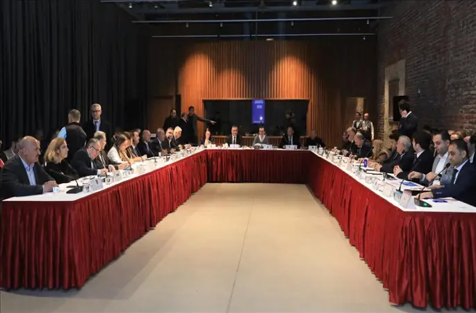 Galataport'a kruvaziyer gemisiyle gelen turistler, özel tramvayla Tarihi Yarımada'ya ulaşacak